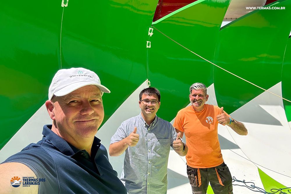 Thermas dos Laranjais recebe equipe da Whitewater para acompanhar obras da nova atração, o gigante “Nações”