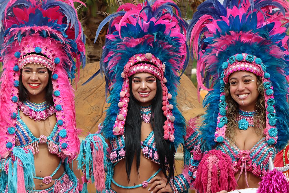 Mais de 25 grupos folclóricos durante o 61º Festival do Folclore de Olímpia se apresentam no parque