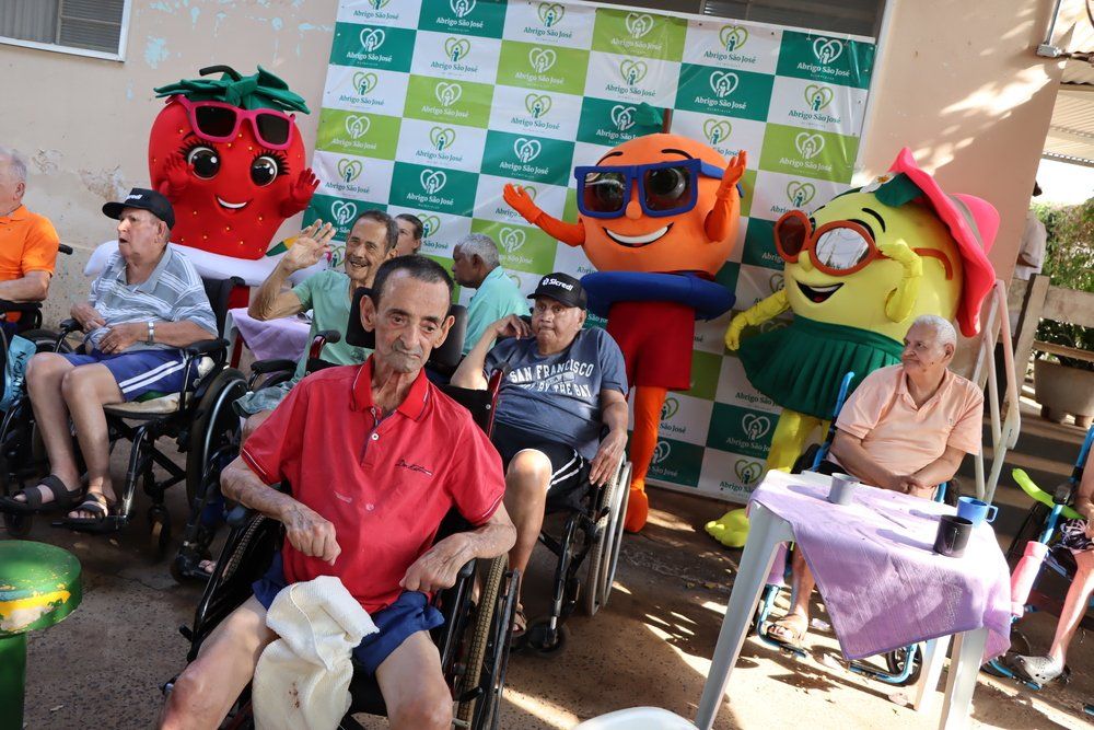 Semana do Idoso: uma tarde de carinho e alegria no Abrigo São José