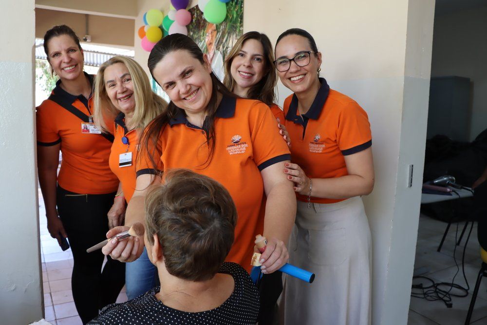 Semana do Idoso: uma tarde de carinho e alegria no Abrigo São José