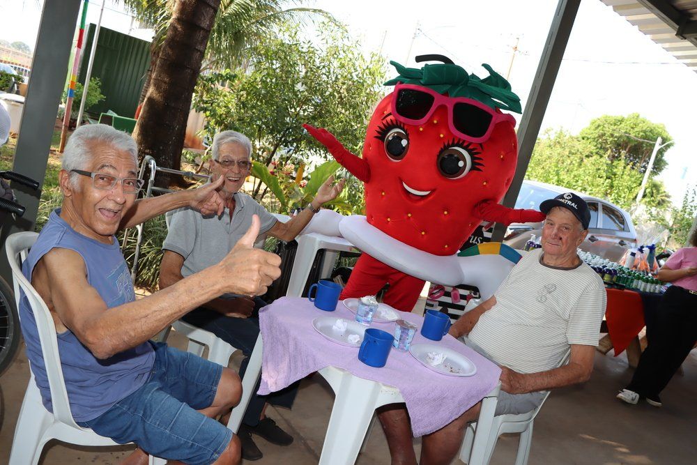 Semana do Idoso: uma tarde de carinho e alegria no Abrigo São José