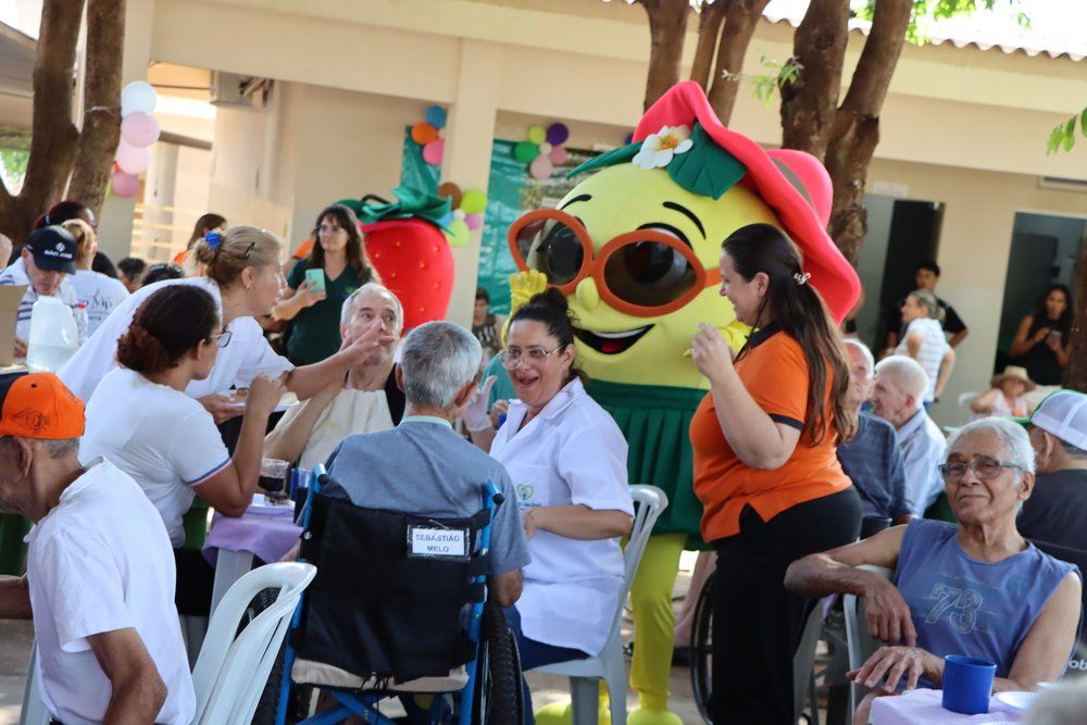 Semana do Idoso: uma tarde de carinho e alegria no Abrigo São José