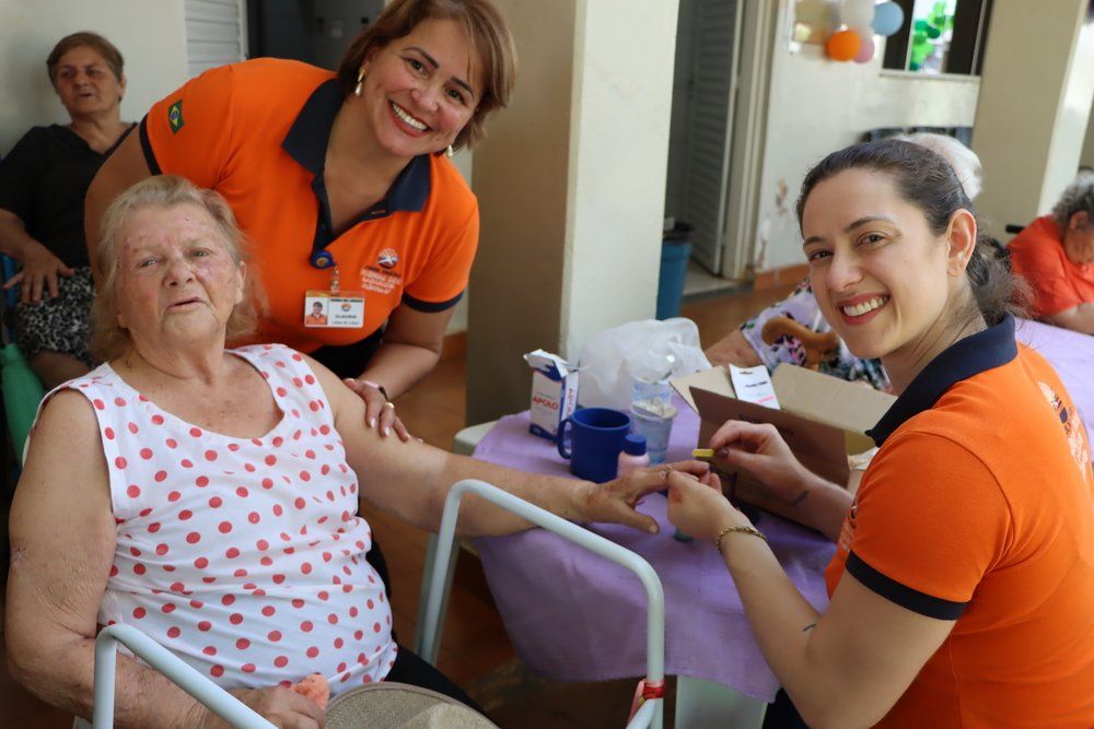 Semana do Idoso: uma tarde de carinho e alegria no Abrigo São José
