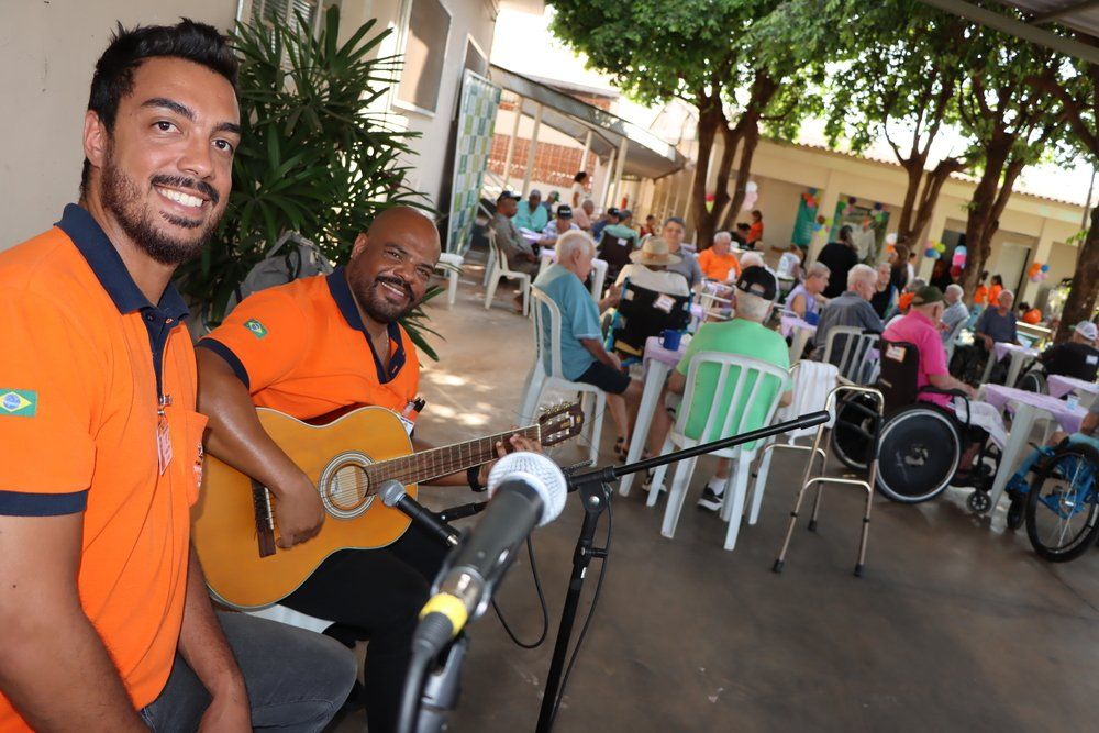 Semana do Idoso: uma tarde de carinho e alegria no Abrigo São José