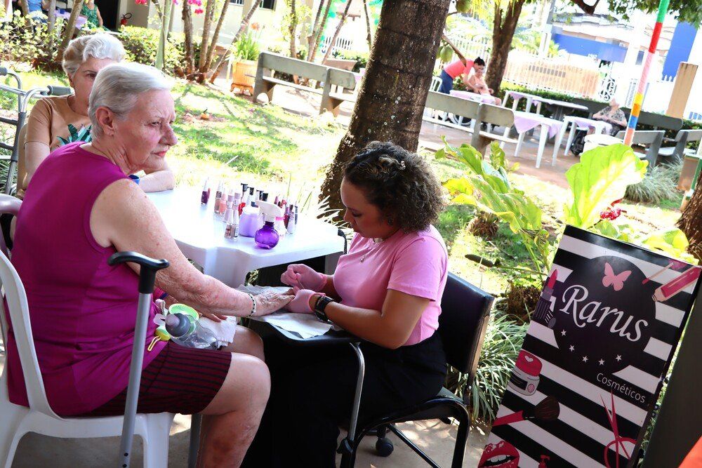Semana do Idoso: uma tarde de carinho e alegria no Abrigo São José