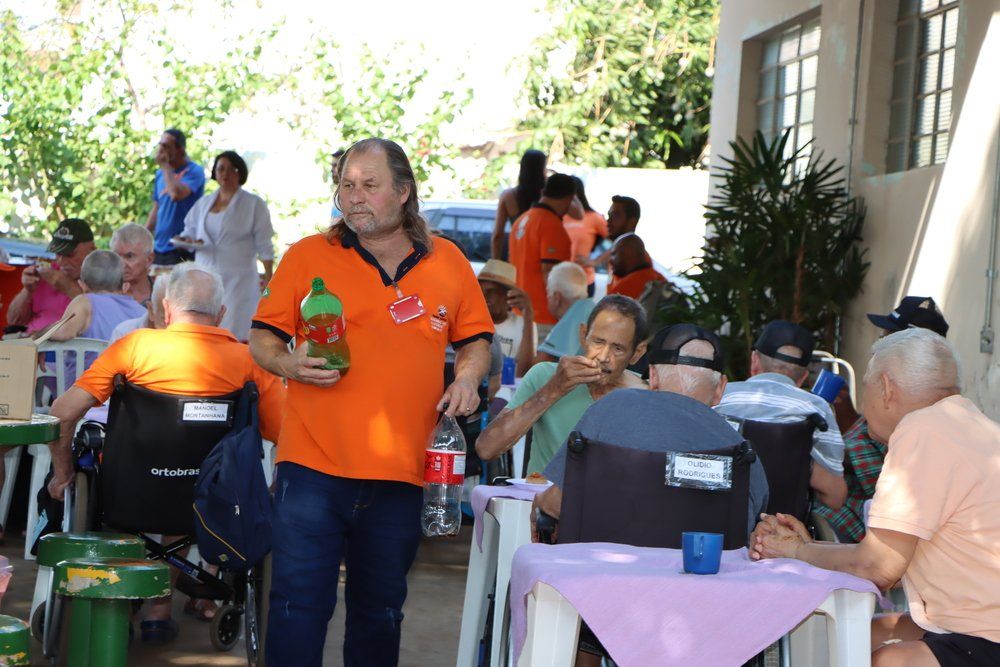 Semana do Idoso: uma tarde de carinho e alegria no Abrigo São José