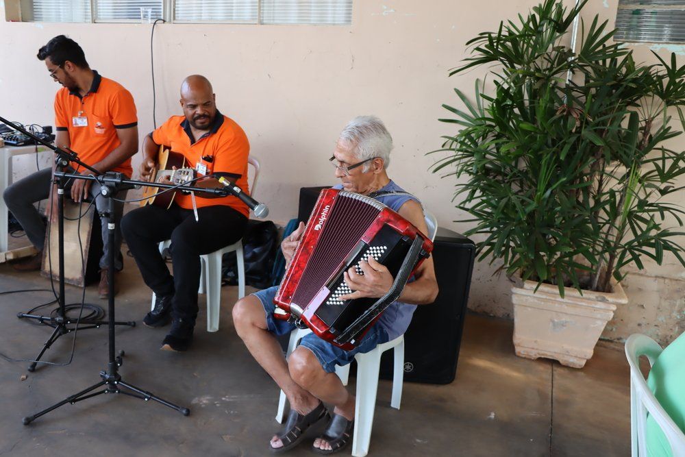 Semana do Idoso: uma tarde de carinho e alegria no Abrigo São José