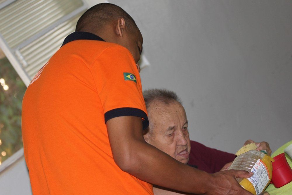 Thermas, realiza ação social em comemoração ao dia do idoso, no abrigo São José